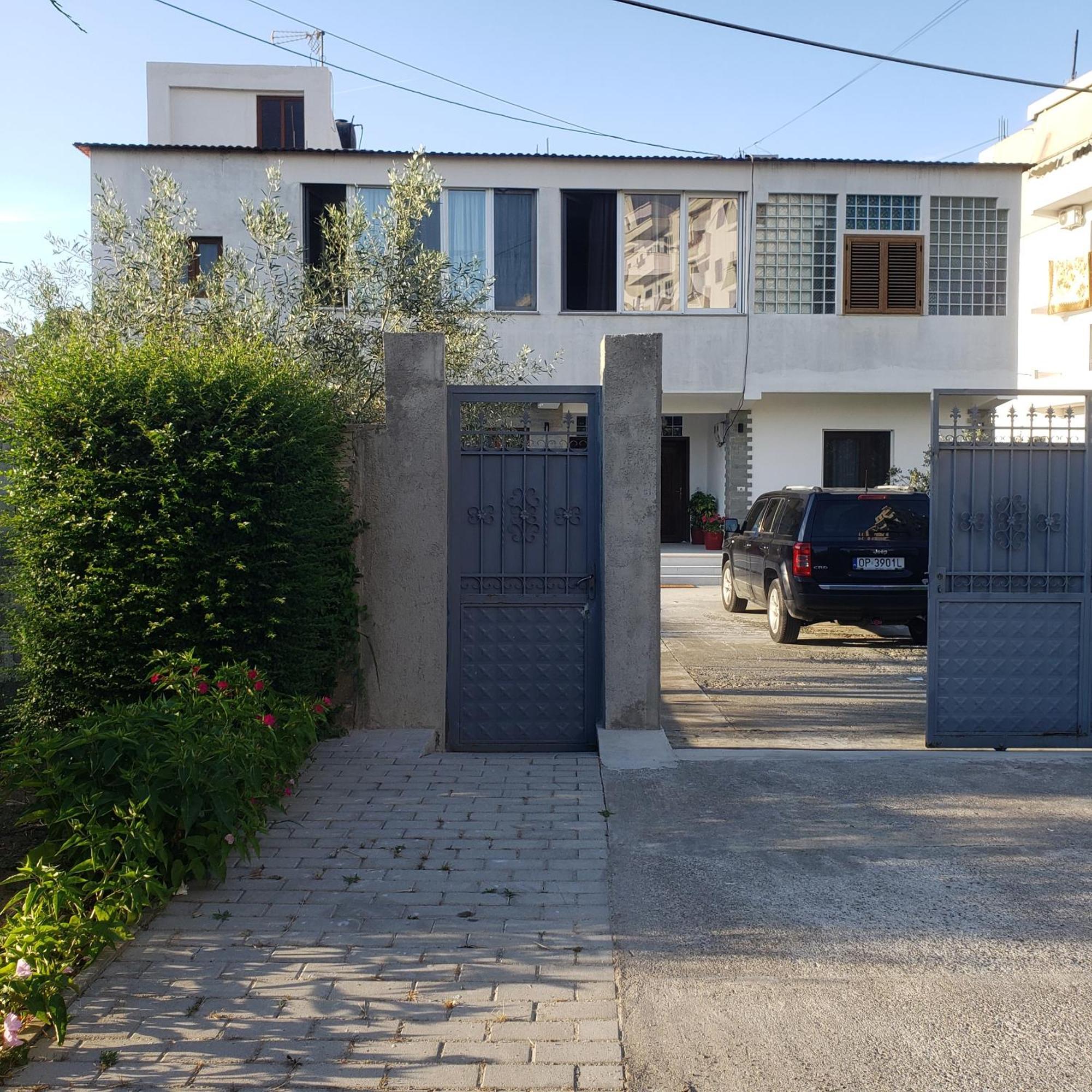 Pomegranates & Olives Guesthouse Durres Exterior photo